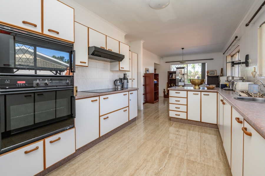 7 Bedroom Property for Sale in Summerstrand Eastern Cape